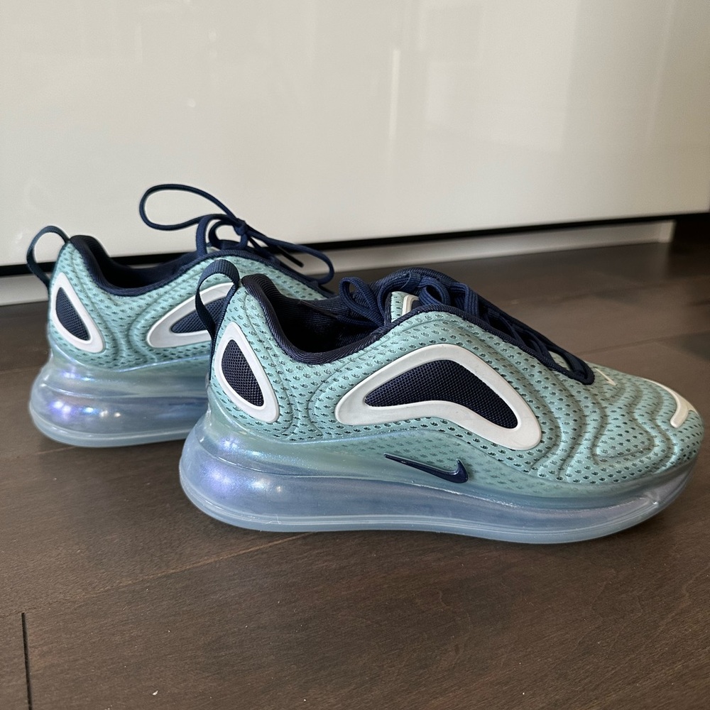 Nike Air Max 720 Women’s Sneakers